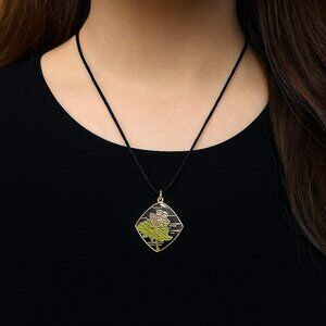 Vintage June Birth Flower Necklace Water Lily Cloisonné‎ Enamel Pendant